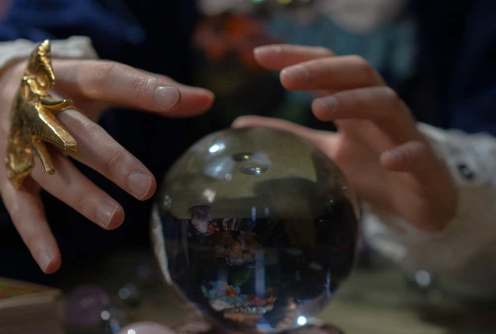 Les mythes et les réalités de la voyance